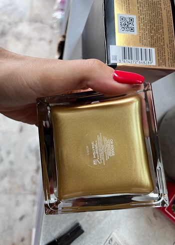 Yves Saint Laurent Parlak Altın Makyaj Ürünü - Görsel 4