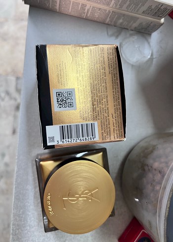 Yves Saint Laurent Parlak Altın Makyaj Ürünü - Görsel 3