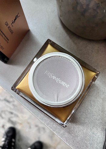 Yves Saint Laurent Parlak Altın Makyaj Ürünü - Görsel 5
