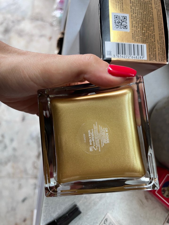 Yves Saint Laurent Parlak Altın Makyaj Ürünü - Görsel 4