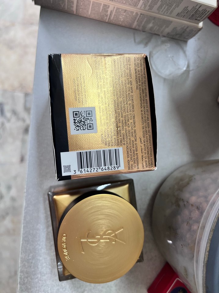 Yves Saint Laurent Parlak Altın Makyaj Ürünü - Görsel 3