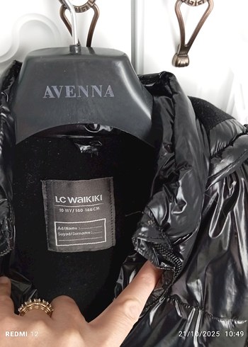 Siyah Kapüşonlu Kadın Kışlık Mont - Görsel 3