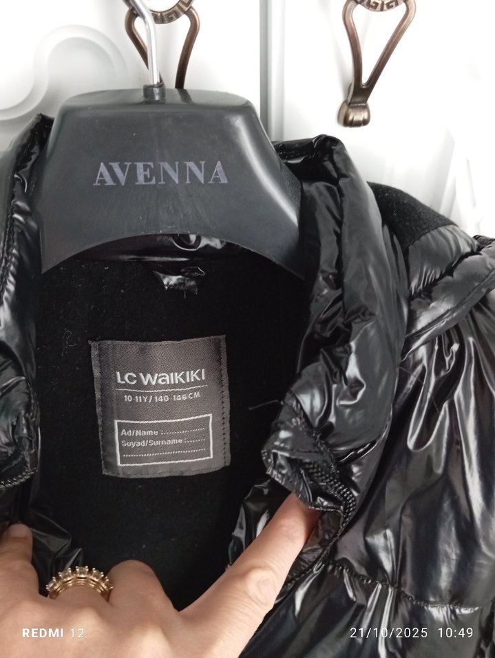 Siyah Kapüşonlu Kadın Kışlık Mont - Görsel 3