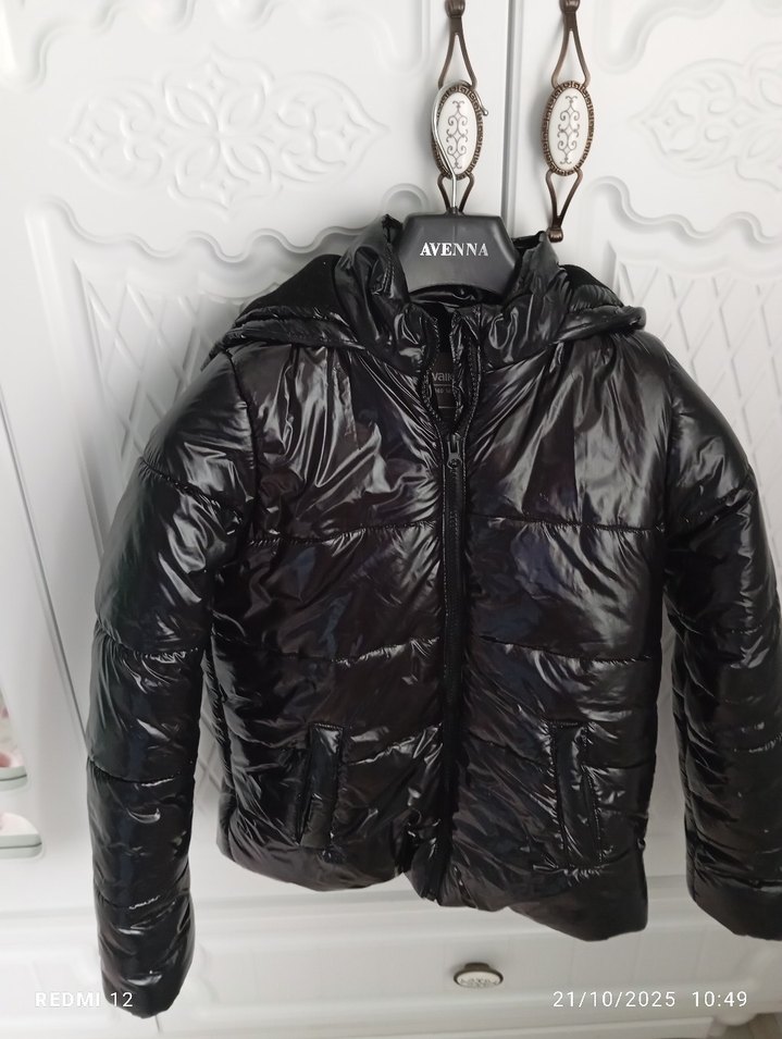 Siyah Kapüşonlu Kadın Kışlık Mont - Görsel 2