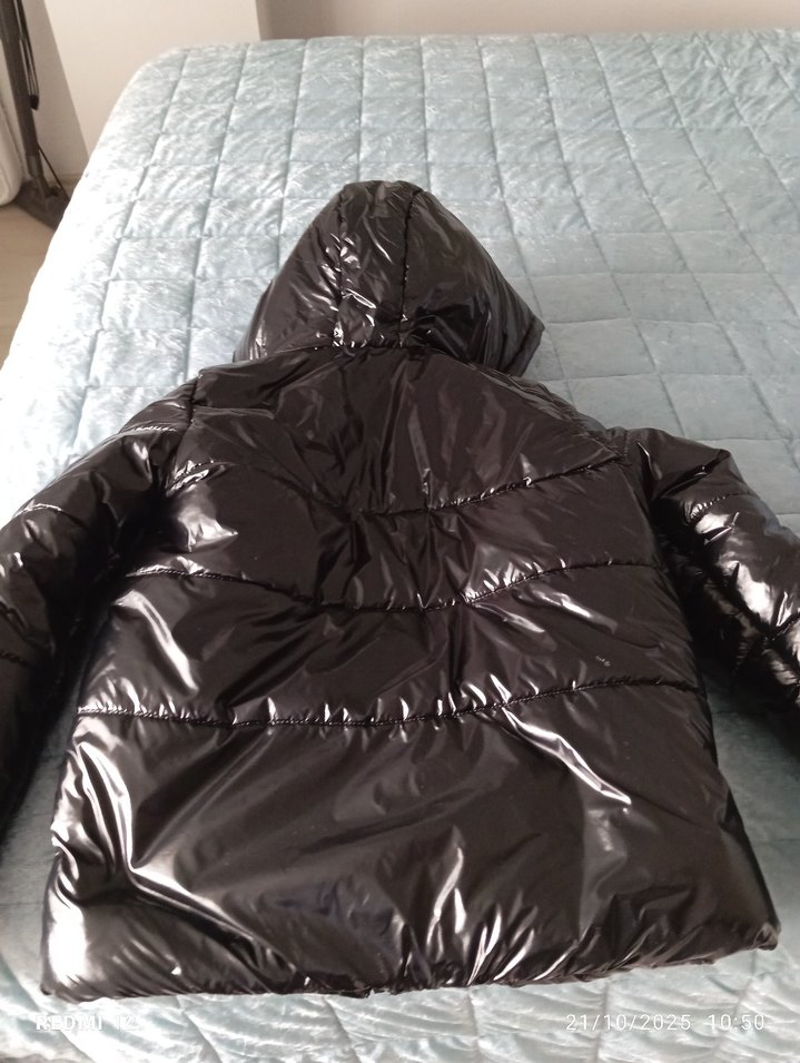 Siyah Kapüşonlu Kadın Kışlık Mont - Görsel 4