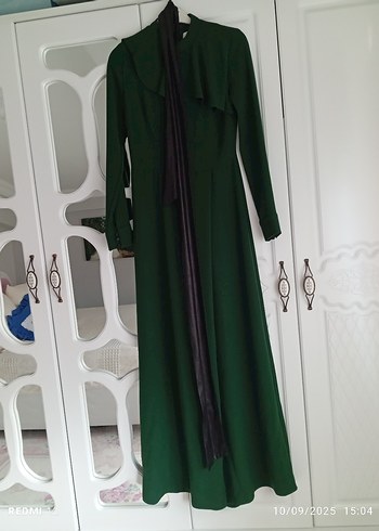 Uzun Kollu, Yüksek Yakalı Yeşil Elbise - Görsel 6