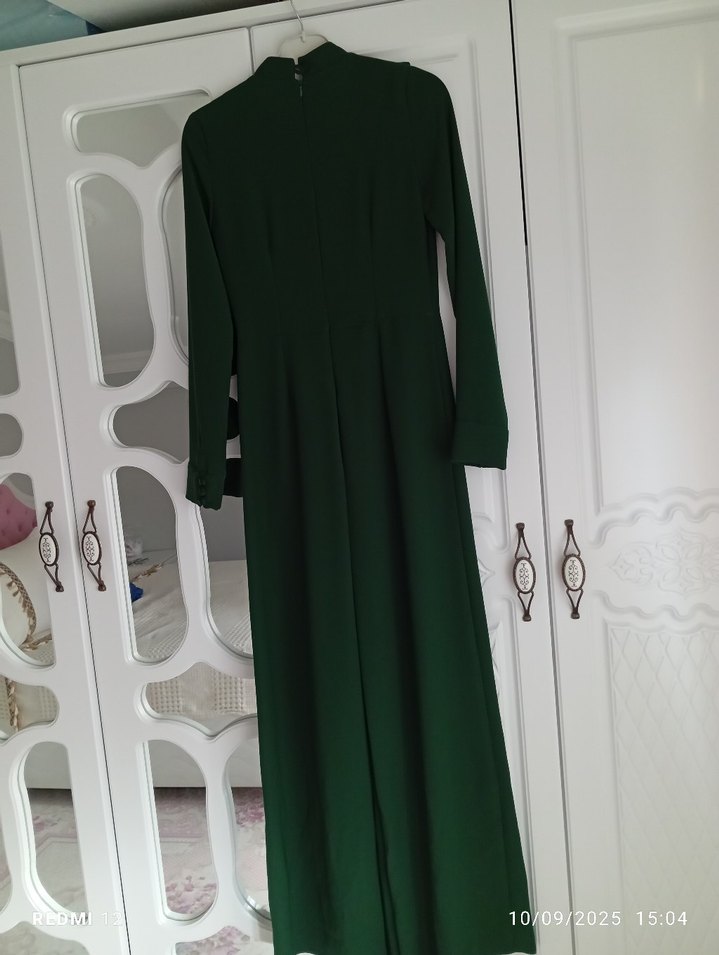 Uzun Kollu, Yüksek Yakalı Yeşil Elbise - Görsel 5