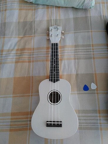 Beyaz ukulele