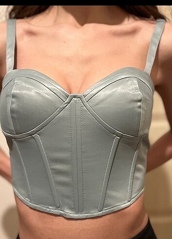 Zara bustiyer 