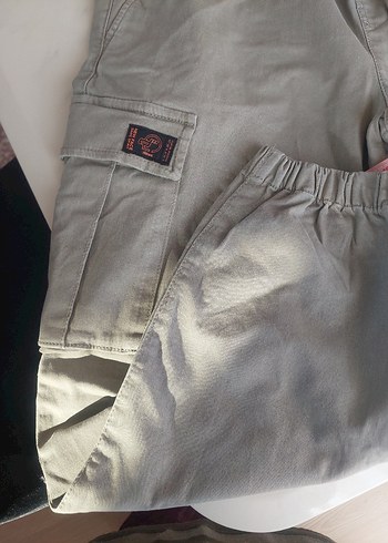 Zara yeşil renk Beli lastikli rahat bir pantolon