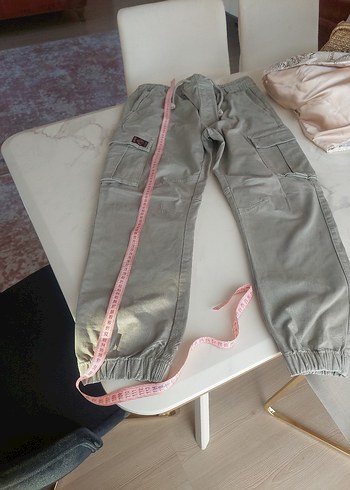 yeşil renk Beli lastikli rahat bir pantolon