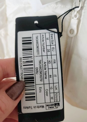 Beyaz Kapüşonlu Fermuarlı Kadın Mont - Görsel 7