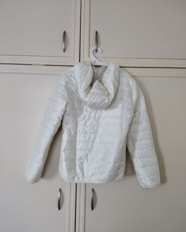 Beyaz Kapüşonlu Fermuarlı Kadın Mont - Görsel 3