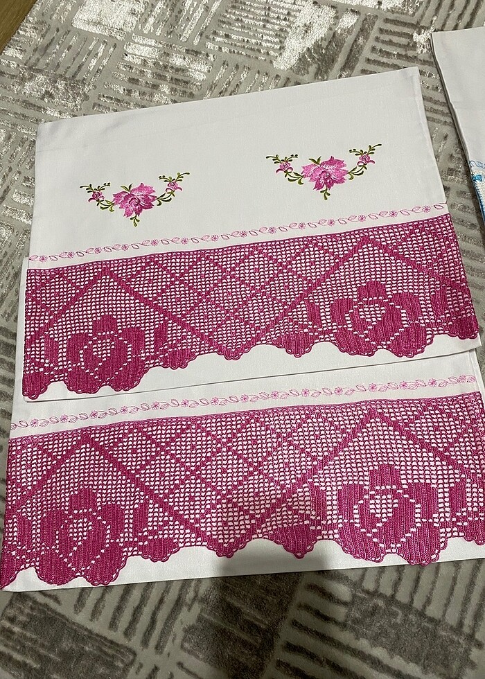 Pembe dantelli yastık kılıfı - Görsel 2