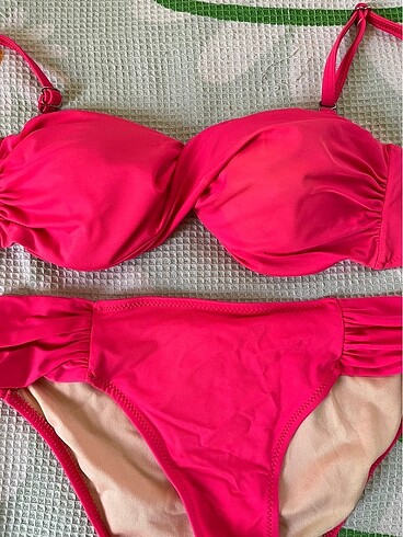 Diğer Pembe Bikini Takımı????