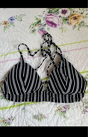 siyah-beyaz çizgili bikini