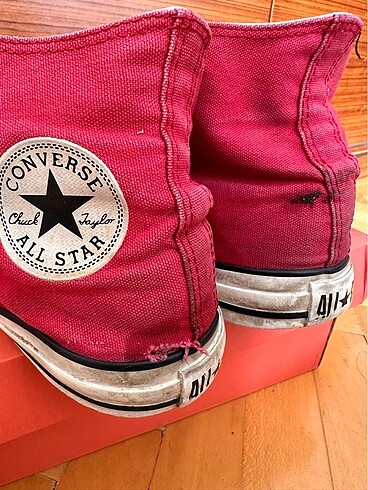 37,5 Beden Orijinal converse kırmızı