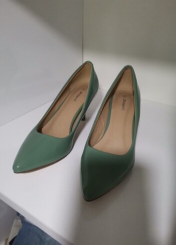 Stiletto yeşil hafif topuklu ayakkabı 