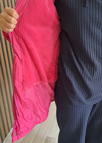 Koyu Pembe Düğmeli Kız Mont - Görsel 5