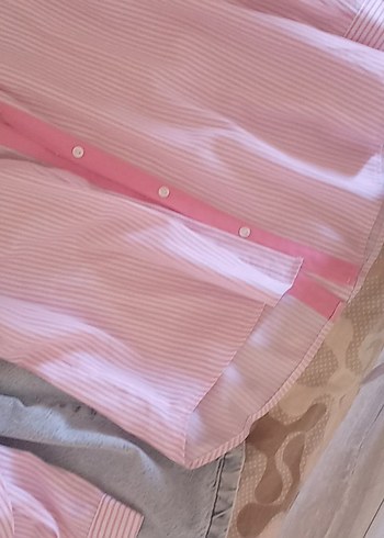 Pembe V Yaka Düğmeli Pamuklu Kadın Gömlek