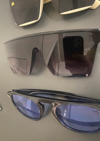 Şeffaf ve Çok Renkli Minimalist Kadın Güneş Gözlükleri - Görsel 4