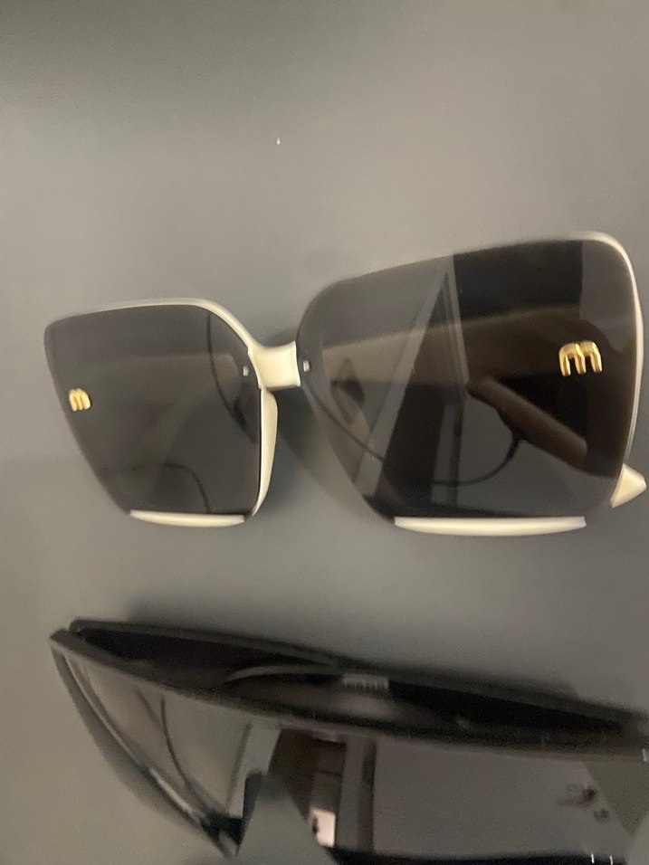 Şeffaf ve Çok Renkli Minimalist Kadın Güneş Gözlükleri - Görsel 2