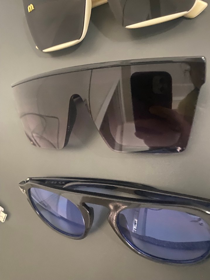 Şeffaf ve Çok Renkli Minimalist Kadın Güneş Gözlükleri - Görsel 4