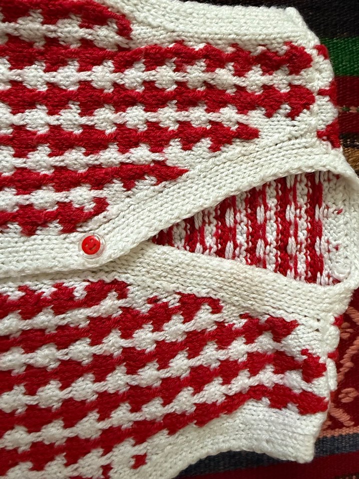 Kırmızı Beyaz Örgü bebek yelek - Görsel 4