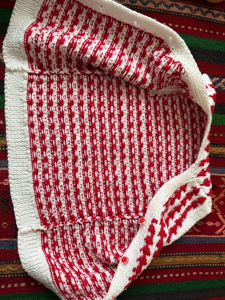 Kırmızı Beyaz Örgü bebek yelek - Görsel 3