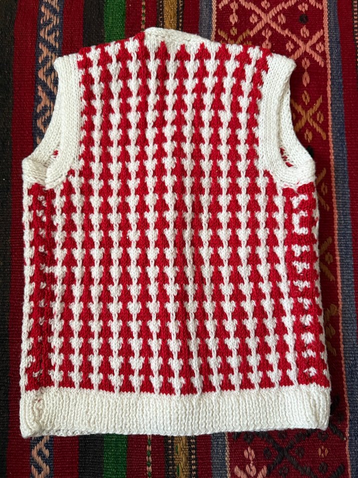 Kırmızı Beyaz Örgü bebek yelek - Görsel 2