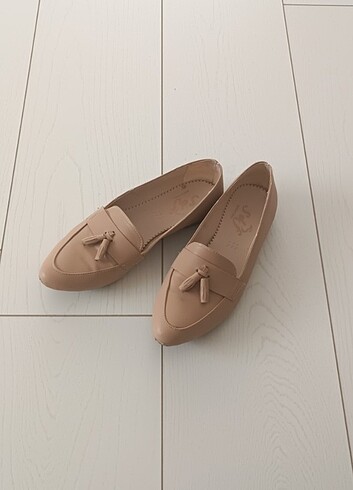 Nude loafer