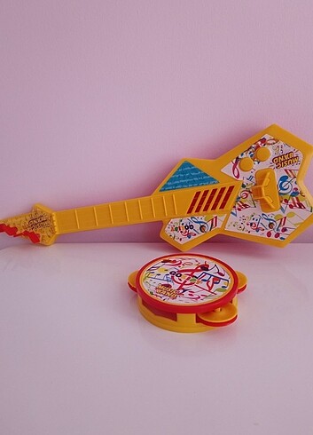 Oyuncak gitar ve tef