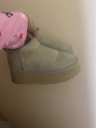 36 Beden Ugg bot