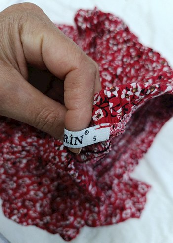 s Beden Kırmızı Desenli Fırfırlı Mini Etek