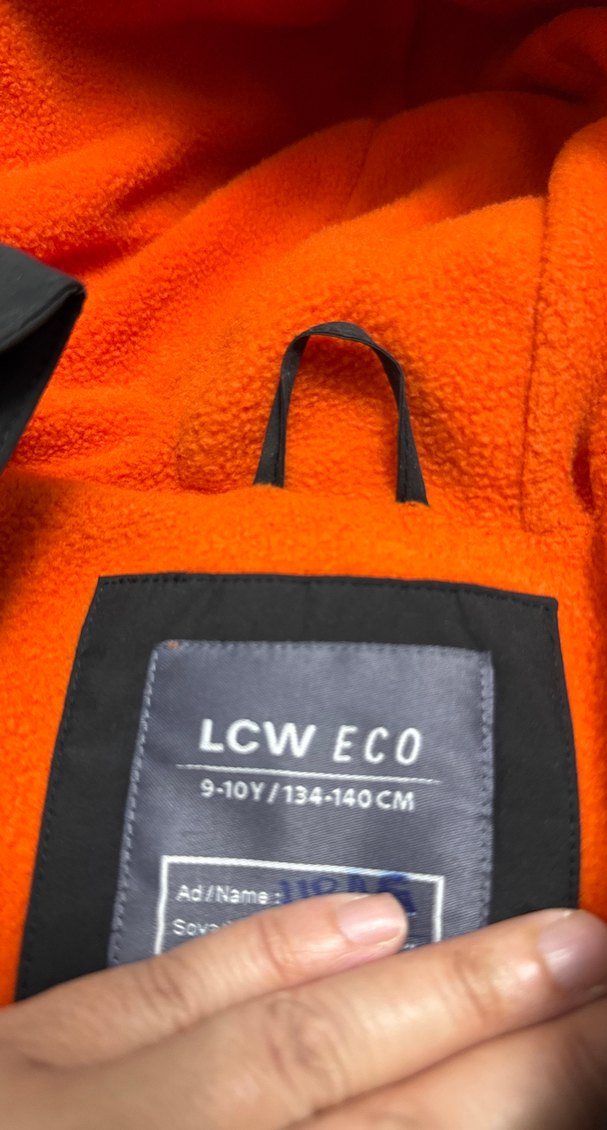 Erkek Çocuk Siyah Kapüşonlu Fermuarlı Mont - Görsel 2