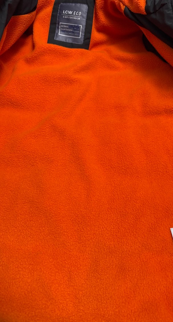 Erkek Çocuk Siyah Kapüşonlu Fermuarlı Mont - Görsel 5