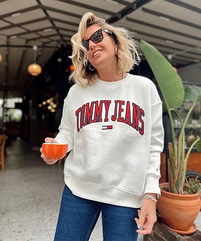 Sweatshirt