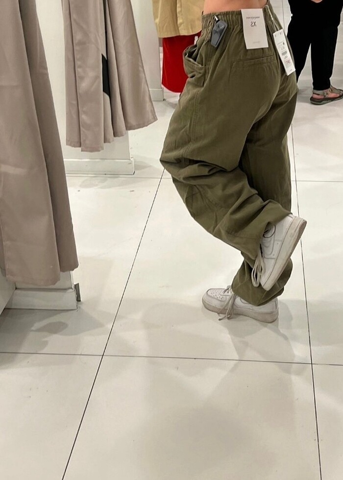 Bershka paraşüt pantolon - Görsel 4