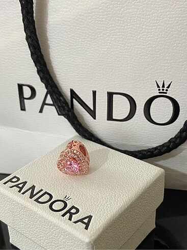 Pandora Işıltılı Hizalandırılmış kalpler charm