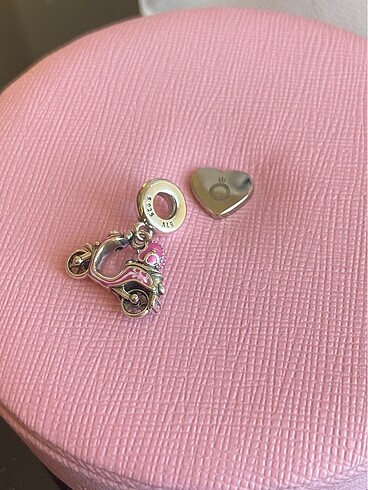 Beden Pembe Motorsiklet Charm