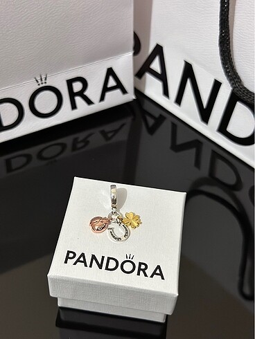 Pandora Uğur Böceği Üçlü Şans Sallantılı Charm