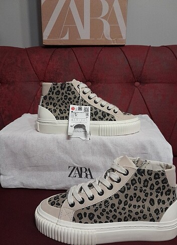 Zara Zara 