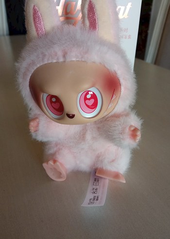 etiketi üstünde labubu - Görsel 3