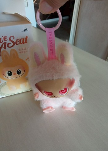 etiketi üstünde labubu - Görsel 5