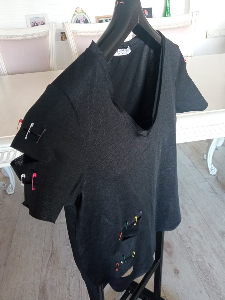 v yaka siyah tişört - Görsel 3