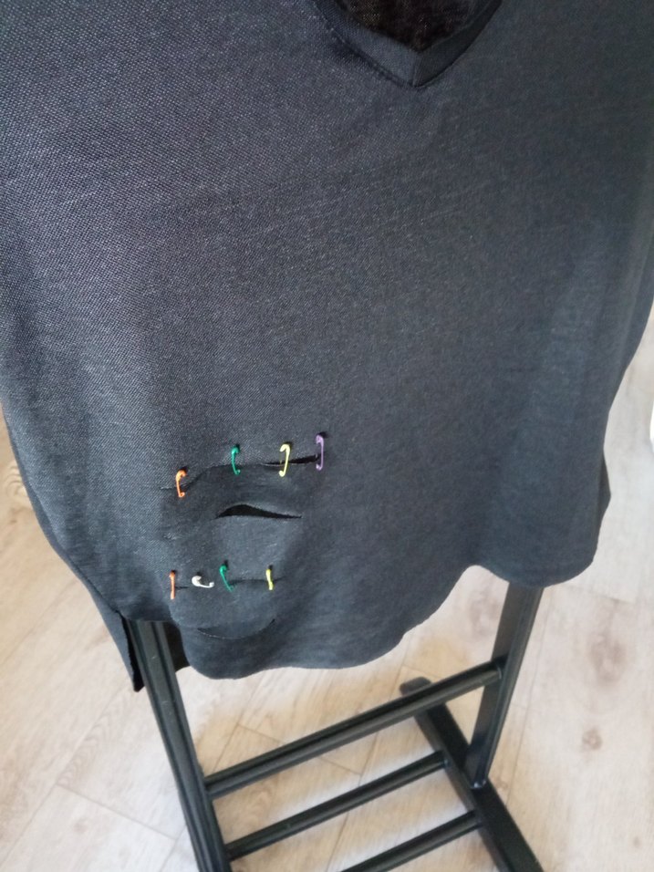 v yaka siyah tişört - Görsel 2