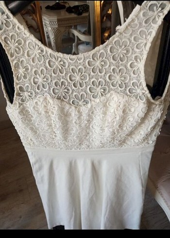 Beyaz Dantel Detaylı Kolsuz Mini Elbise - Görsel 2