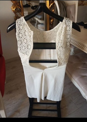 Beyaz Dantel Detaylı Kolsuz Mini Elbise - Görsel 3