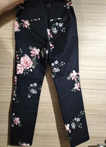 Stradivarius Stradivarius Gül Desenli Pantolon