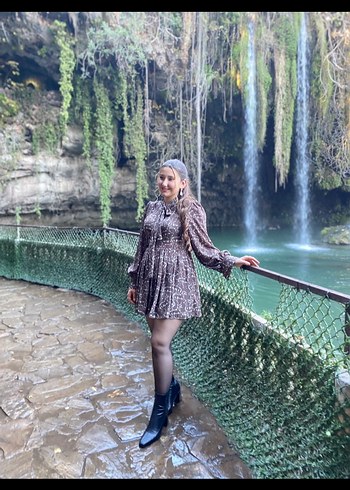 Dantel Detaylı Gri Yılan Desenli Midi Elbise